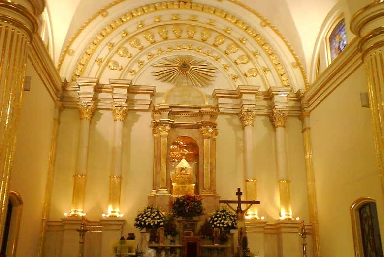 Interior de la basílica
