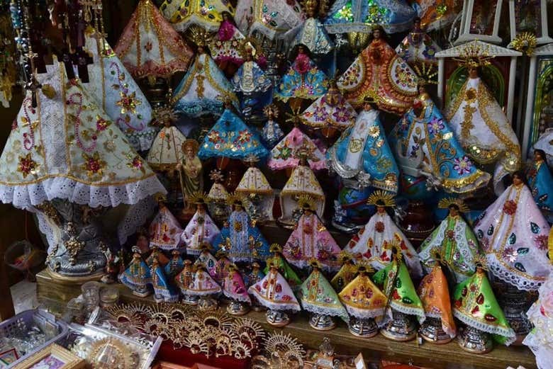 Imágenes de la virgen en el mercado