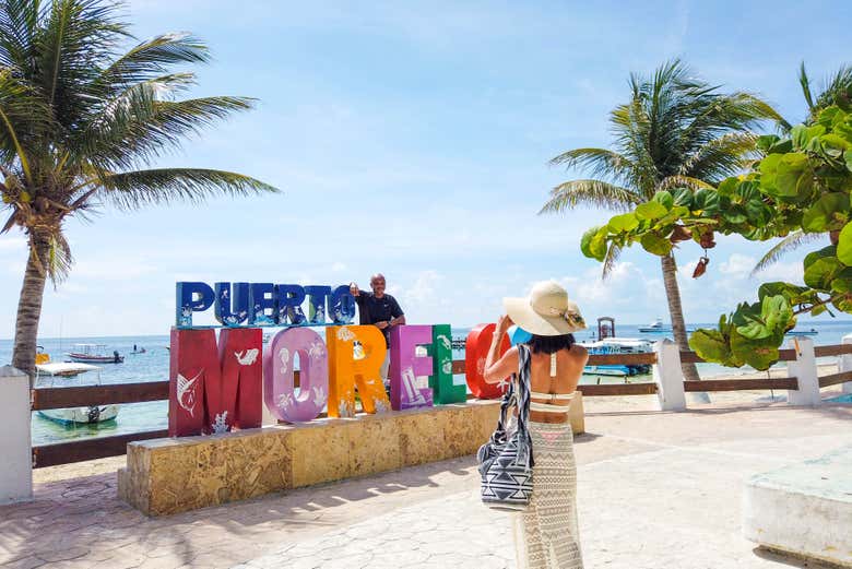 En las letras de Puerto Morelos