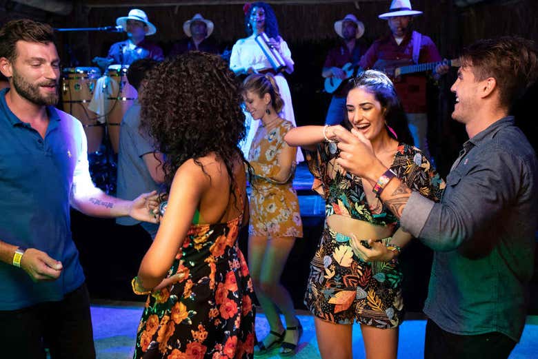 Disfrutando de la pista de baile