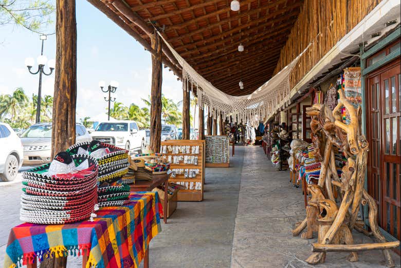 La zona comercial de Puerto Morelos