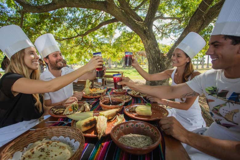 Almorzando con los platos elaborados
