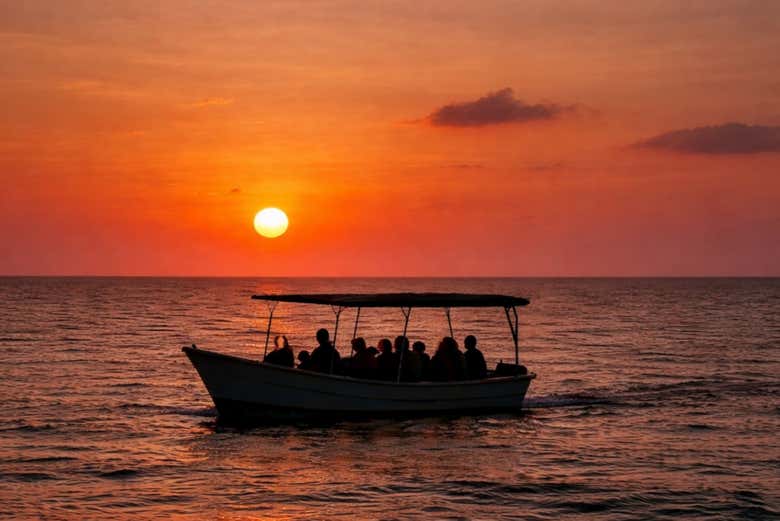 Espectacular atardecer sobre el océano Pacífico