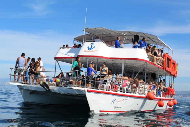 Excursión a Los Arcos en catamarán