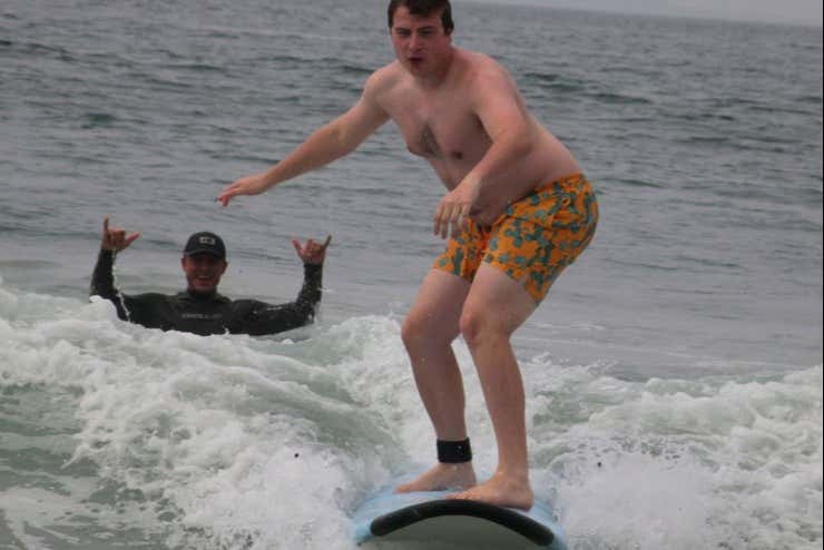 Surfando no oceano Pacífico