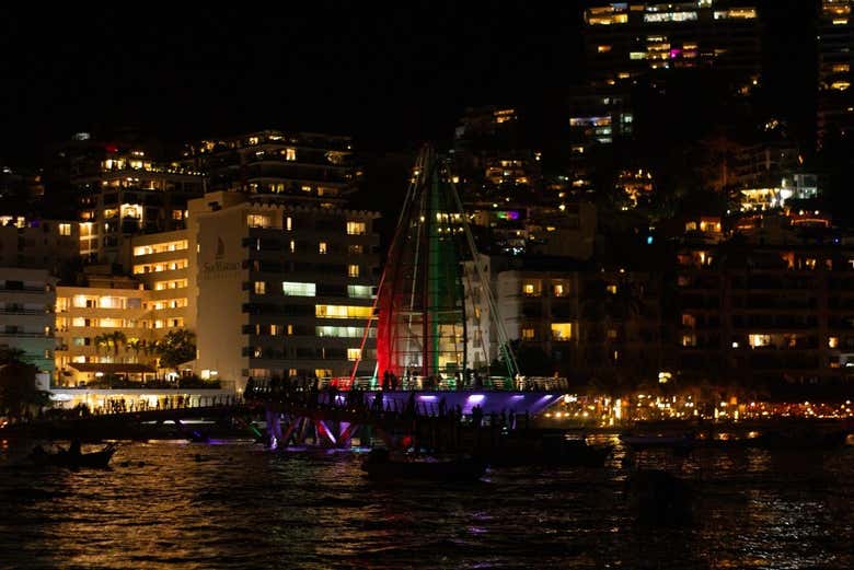 Lungo la costa di Puerto Vallarta in barca