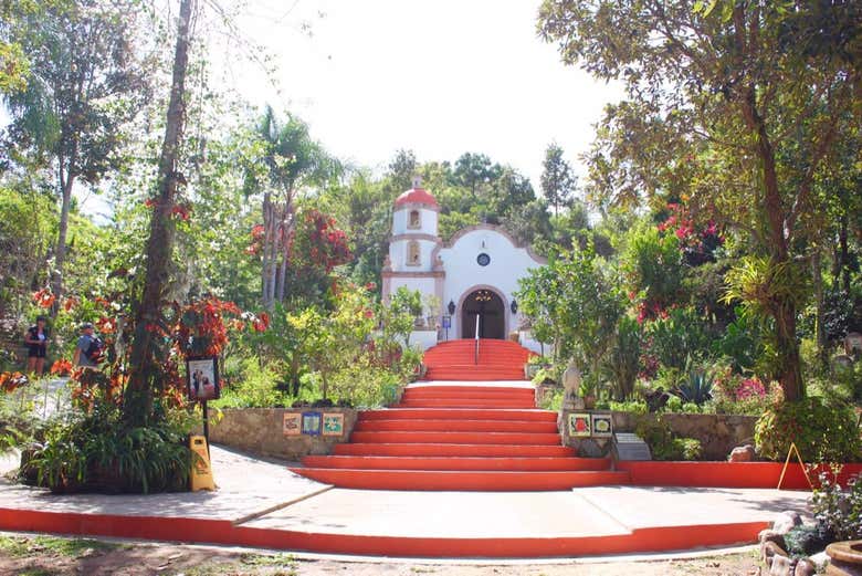 Una pequeña parroquia en el Jardín Botánico de Vallarta