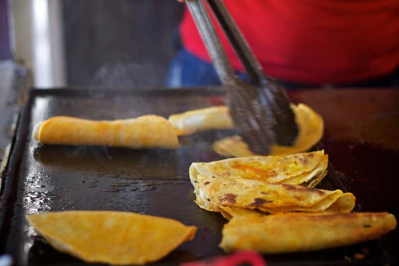 Visitaremos barracas de street food e restaurantes locais