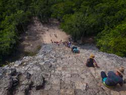 Subida a la pirámide de Cobá