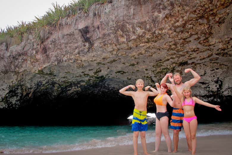 Disfrutando en familia de las Islas Marietas