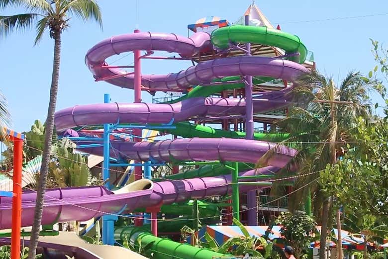 Los toboganes realizan varios giros