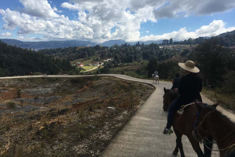Disfrutando del paseo a caballo 