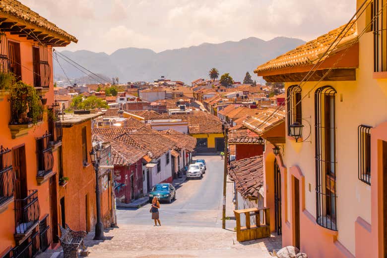 The narrow streets of the Pueblo Magico