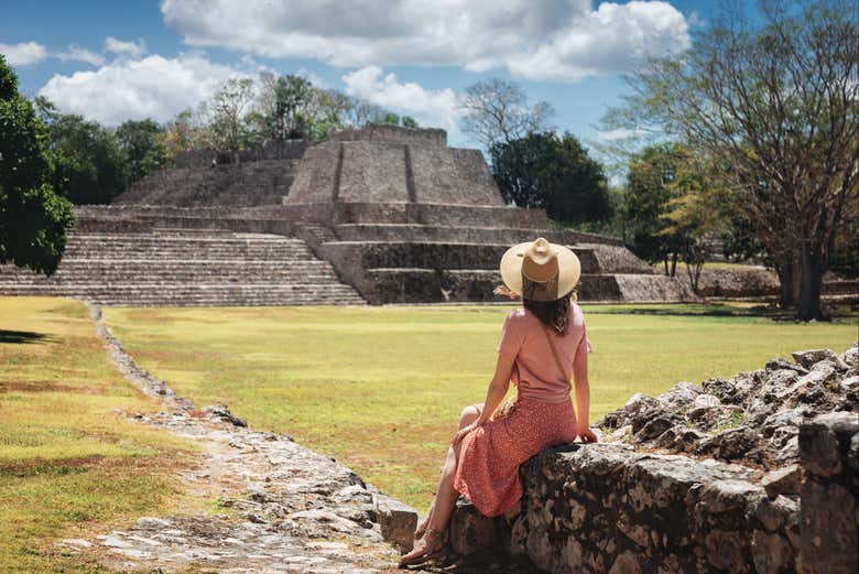 Contemplando o sítio arqueológico de Edzná