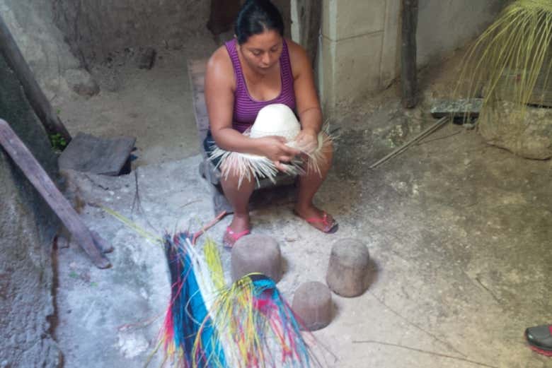 Artesana de sombreros