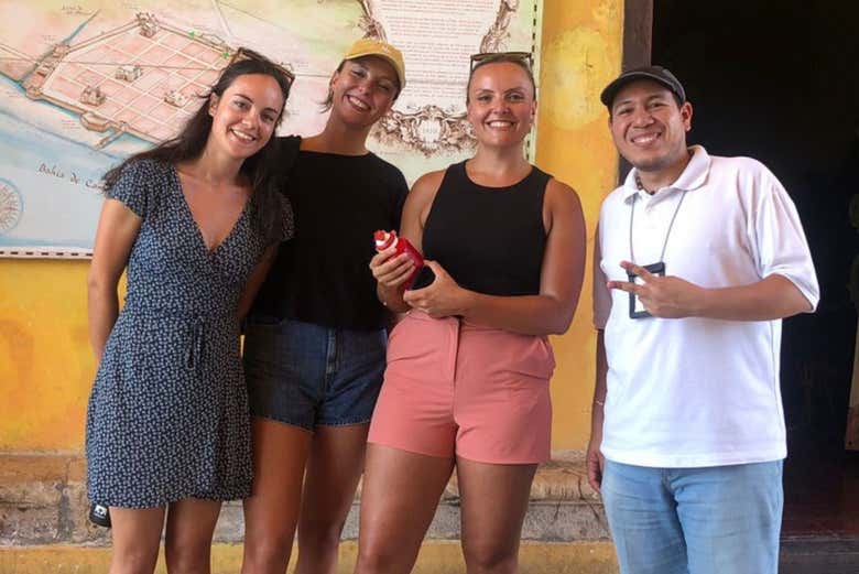 El grupo durante el free tour por Campeche