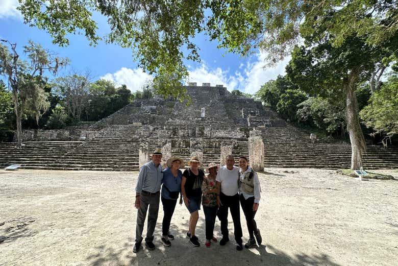 Un grupo de turistas en Calakmul