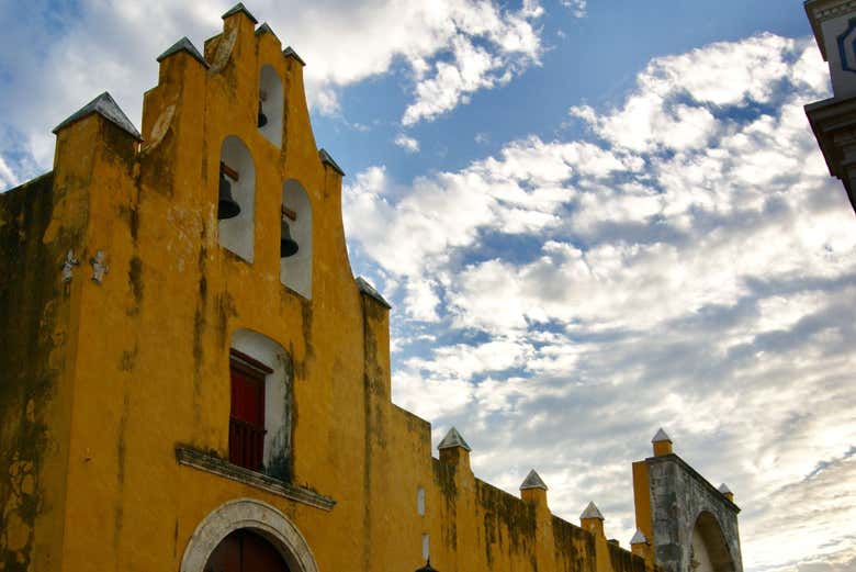 Templo de San Roque, en su interior se encuentran 5 retablos bar