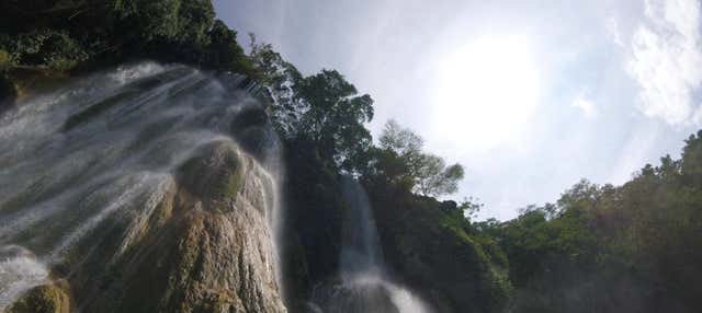 Saut du haut des cascades de la rivière Micos + Minas Viejas