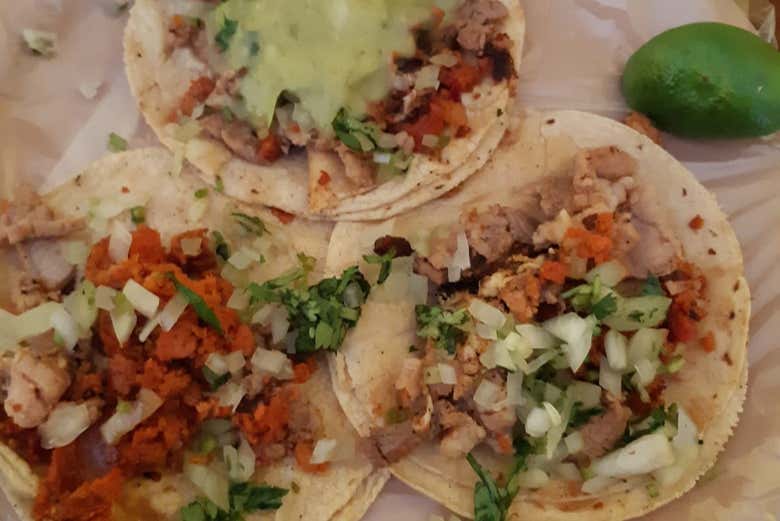 Disfrutando de unos tacos