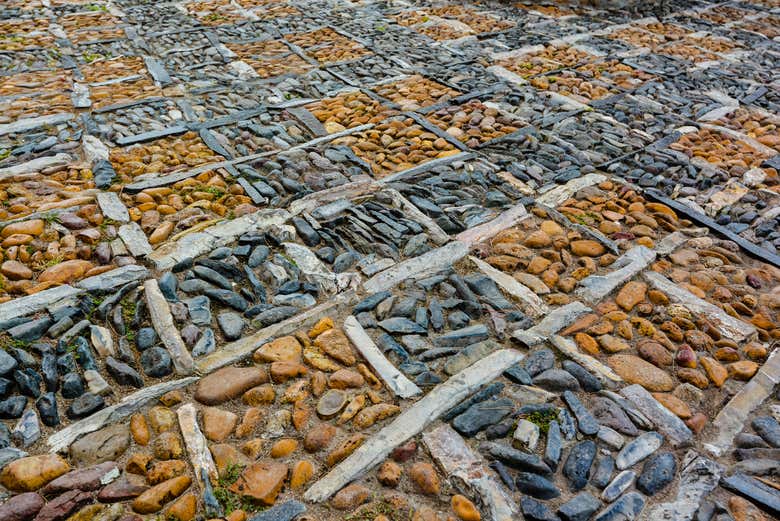 Stroll the square of Atotonilco sanctuary