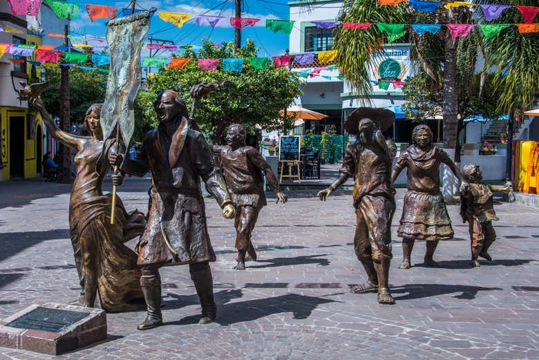 Statues dans une rue de Tlaquepaque