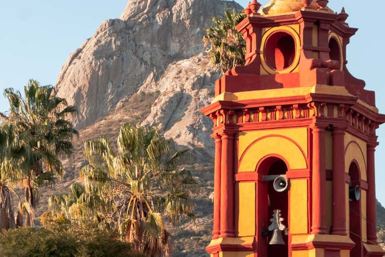 También visitaremos el Pueblo Mágico de San Sebastián de Bernal