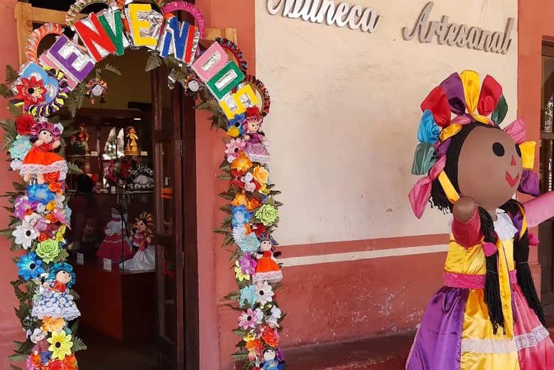 Entrada al Museo de la Muñeca Artesanal en Amealco