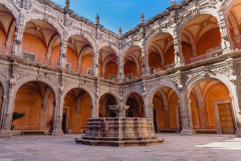 O pátio barroco do Museu de Arte de Querétaro