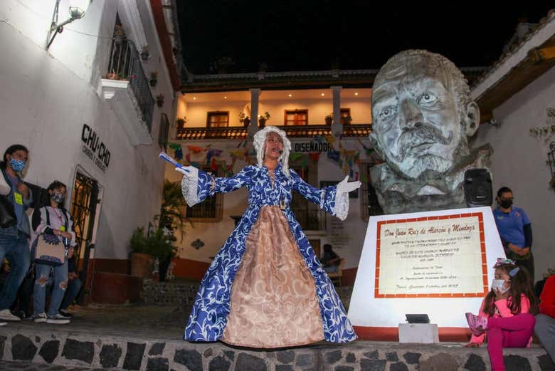 Escuchando la historia de Taxco