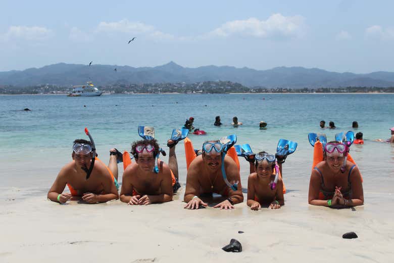 Posando con las máscaras de snorkel