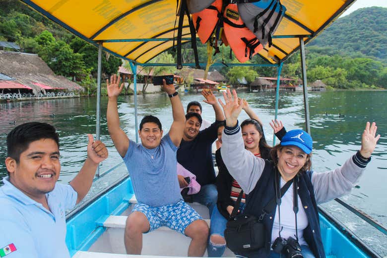 Disfrutando del paseo en lancha