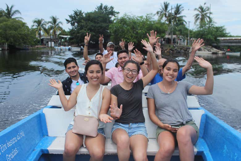 Saludando desde la lancha