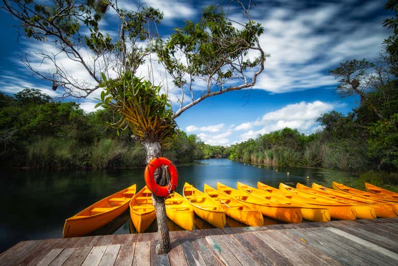 Canoas listas para navegar
