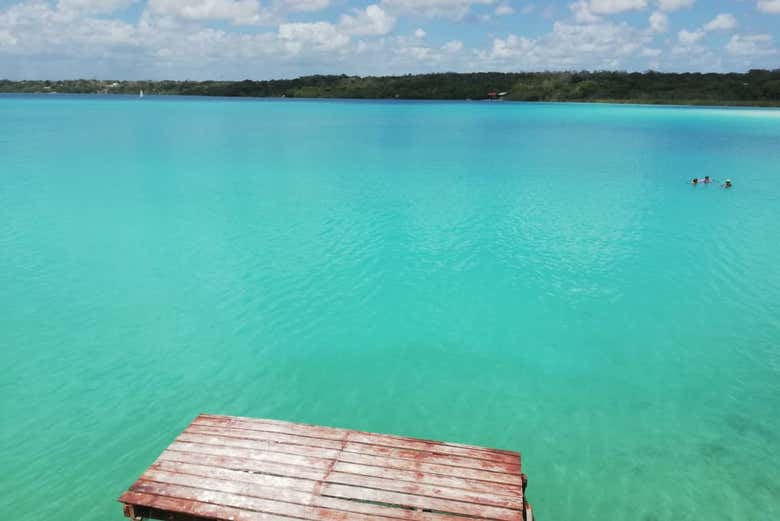 El azul turquesa de las aguas de Bacalar
