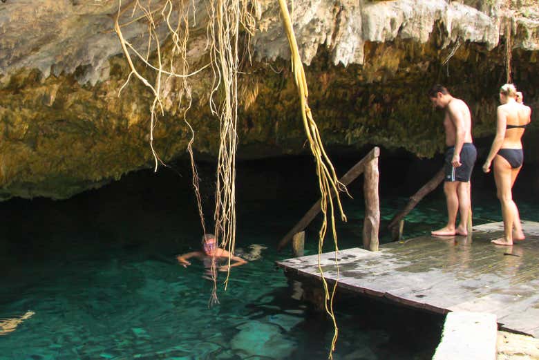 Baignade dans un cenote