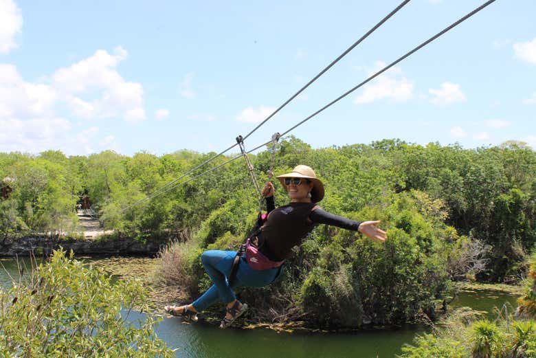 En el Parque Tankah podréis deslizaros en tirolina
