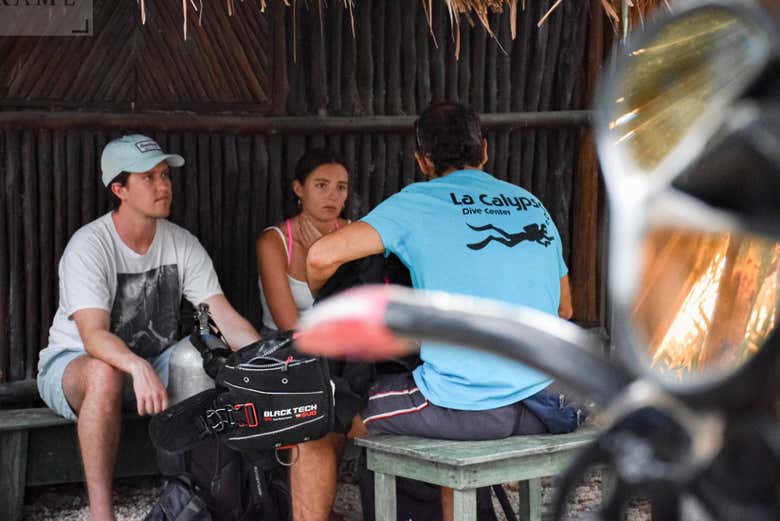 Explicación antes del buceo 