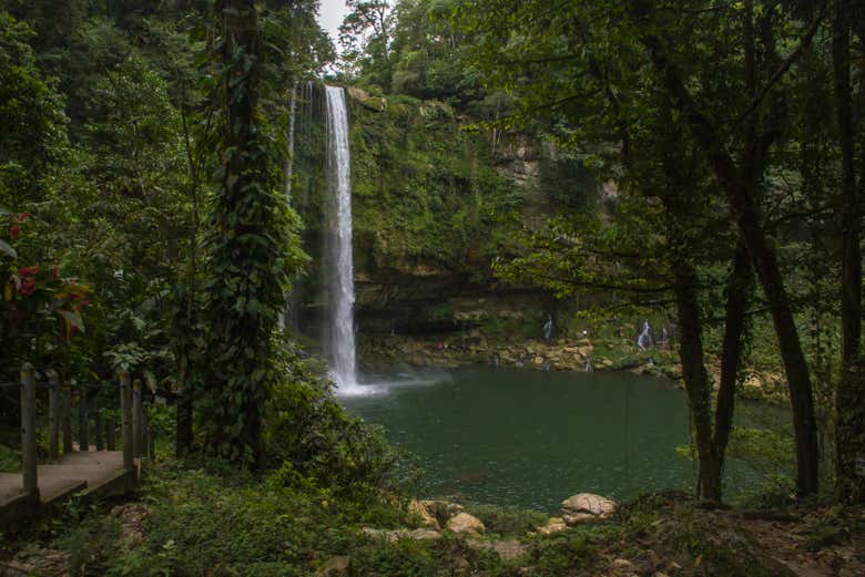 Vista panorámica de la cascada de Misol-Há
