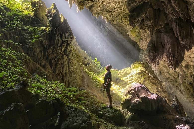 Admiring Sima del Cielo