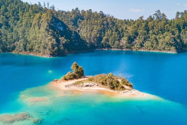 Panorámica de un islote en Lagunas de Montebello