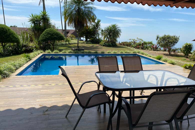 Le domaine dispose d'une piscine