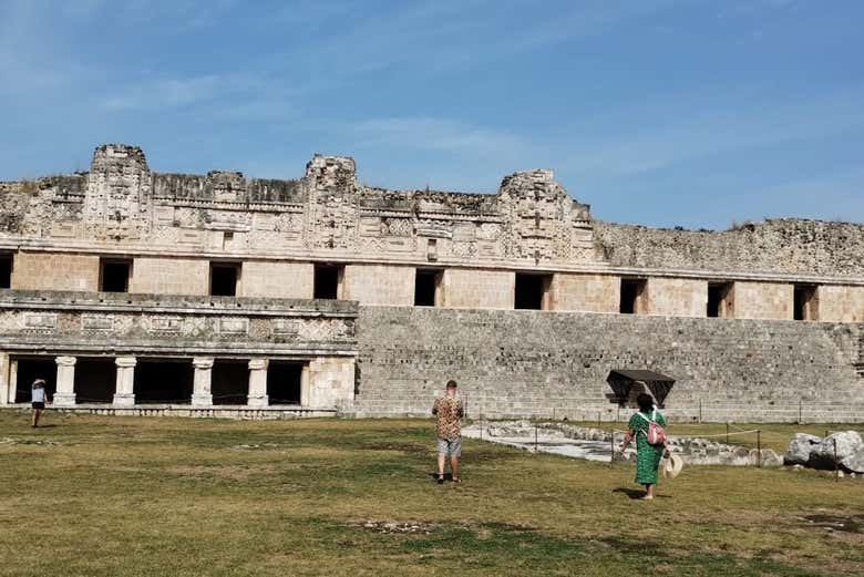 Promenade dans le quadrilatère des religieuses