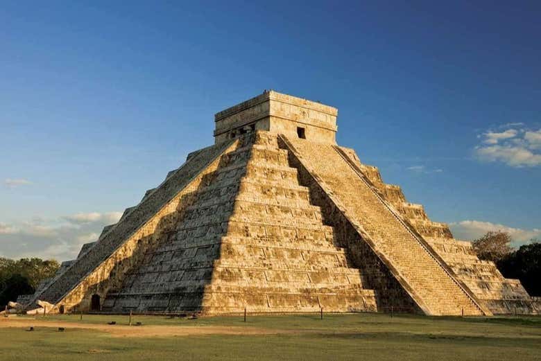 La Pirámide de Kukulkán y su simetría perfecta