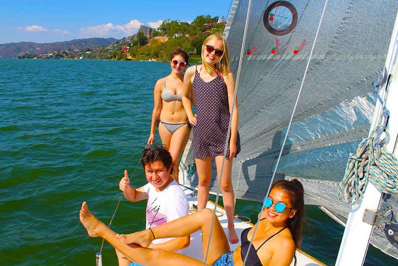 Disfrutando del alquiler de barco