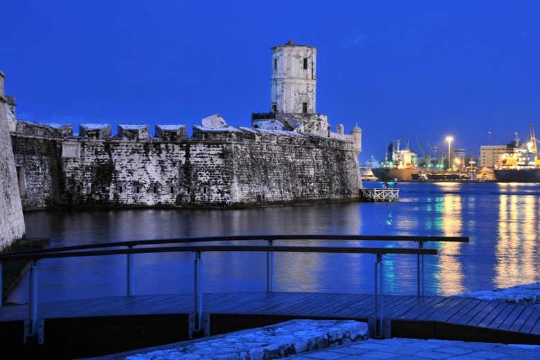 Vista nocturna del complejo monumental