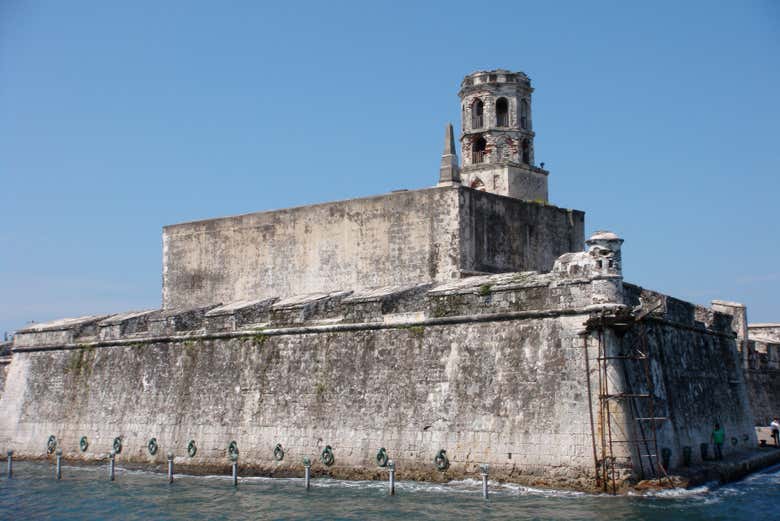 Panorámica de la fortaleza de San Juan de Ulúa junto al mar
