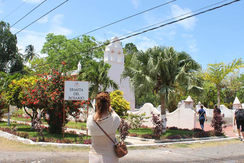 Admirando la Ermita del Rosario