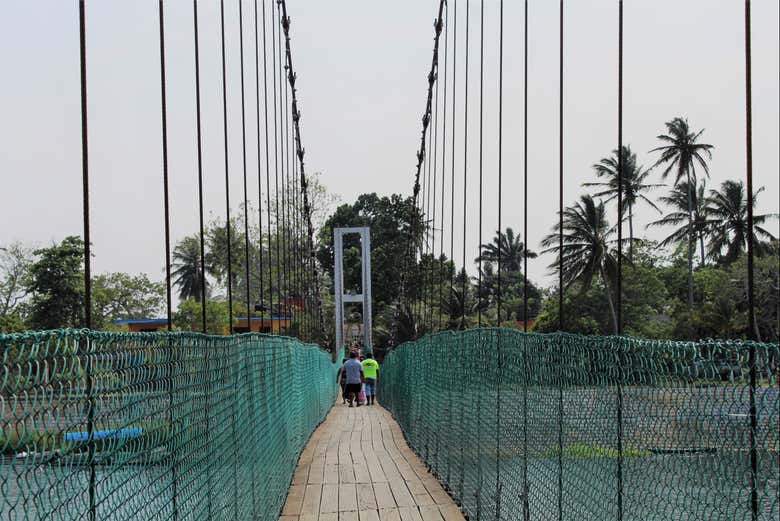 Attraversando il ponte sospeso