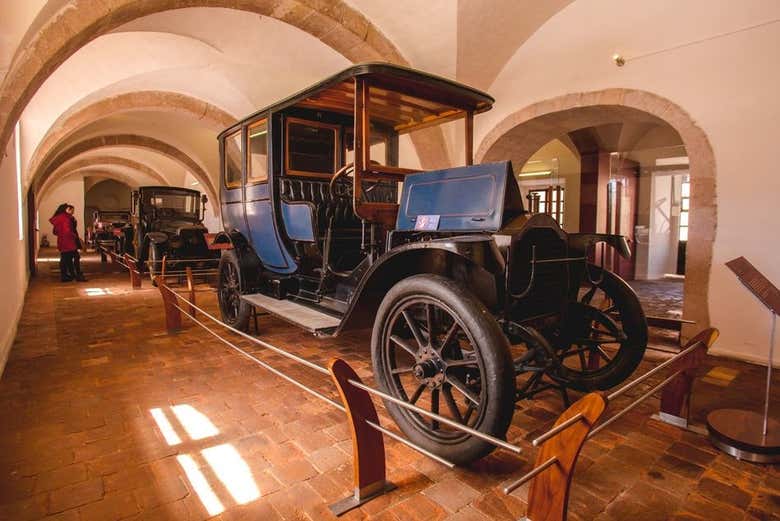 Visitando una exposición de vehículos antiguos